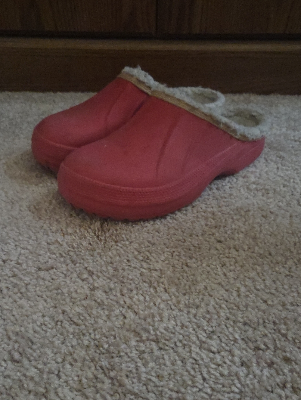 Womens Red Fleece-Lined Slip-On Clog